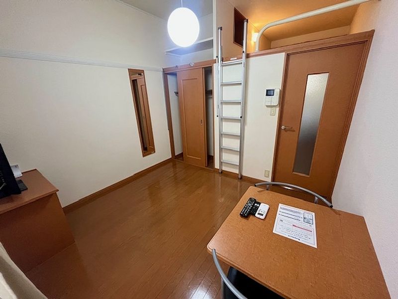 レオパレス東町 居間