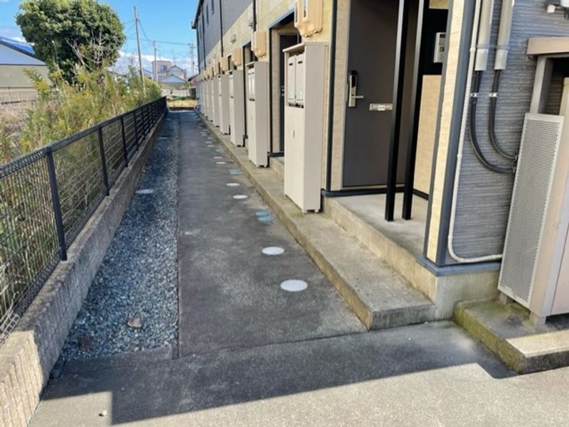 レオパレスピクシス　福田 エントランス