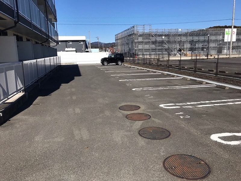 レオパレスピアット 駐車場