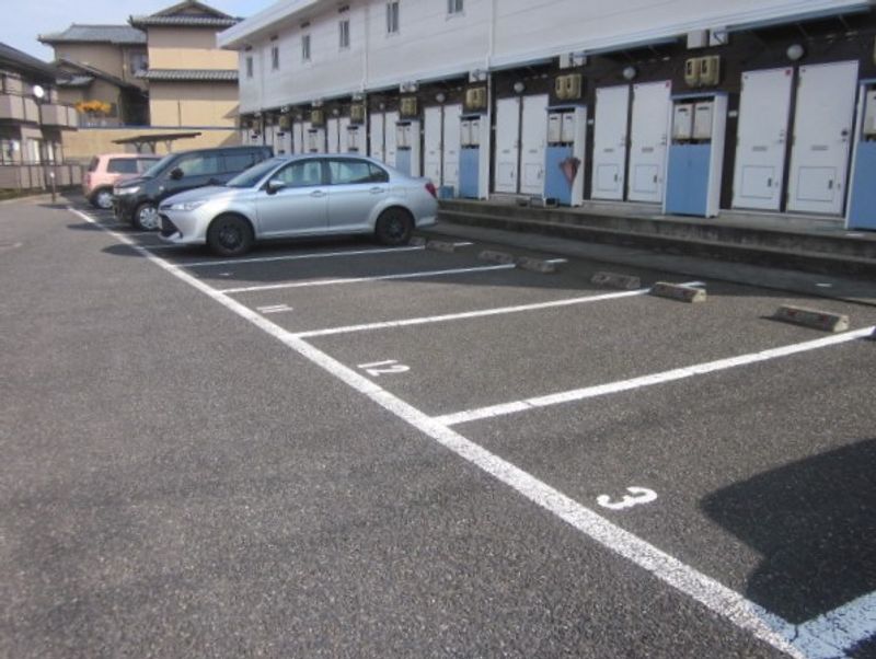 レオパレスハイムサクスィード 駐車場