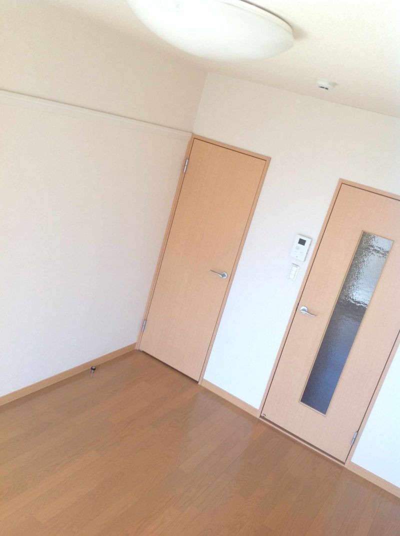レオパレスアドバンス鶴見 居間