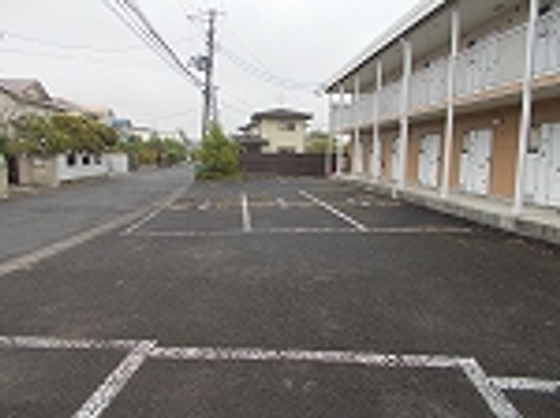 レオパレスピエーサ泉中央 駐車場