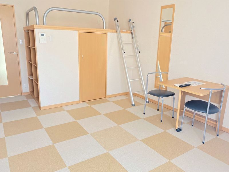 レオパレス壇 居間
