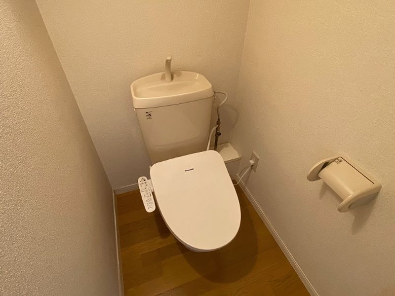 レオパレスネッスル小松 トイレ