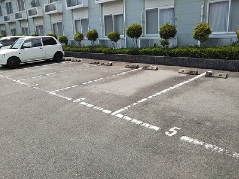 レオパレス上川原 駐車場