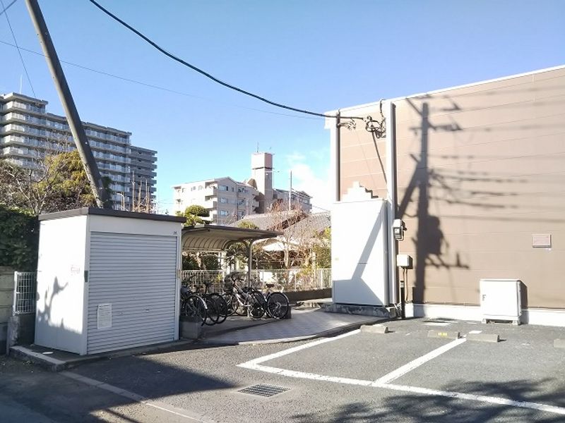 レオパレスウェルカムハート 駐車場
