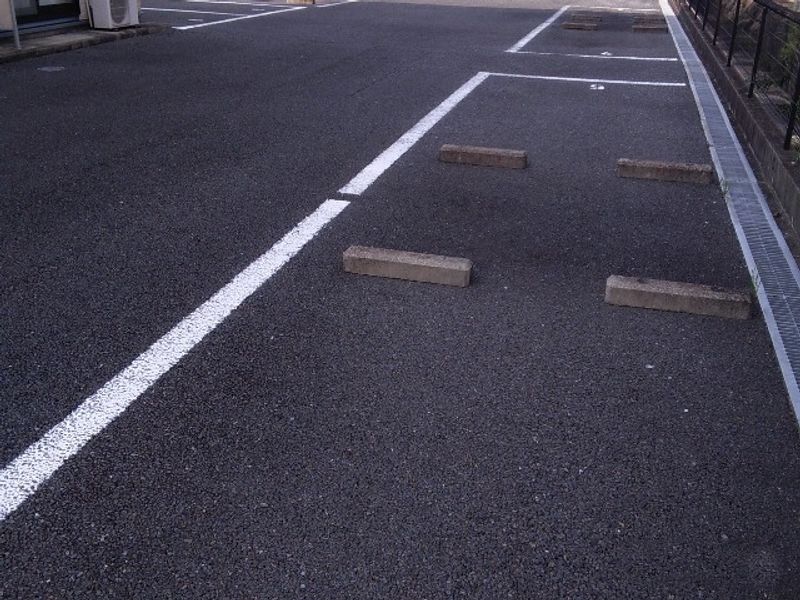 レオパレス鈴 駐車場