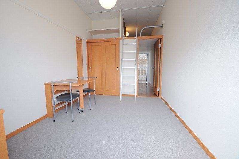 レオパレス好本 居間