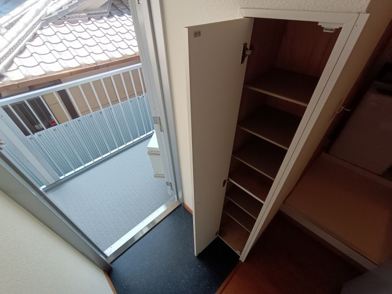 レオパレス愛 玄関