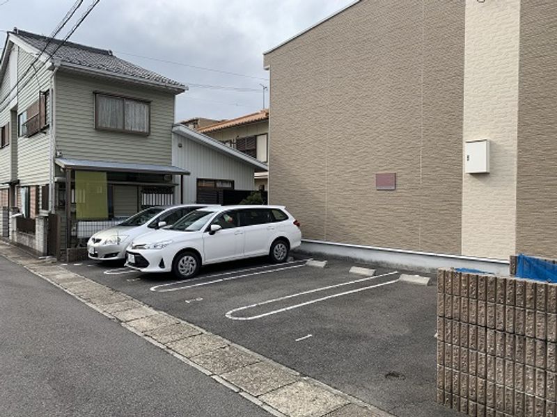 レオパレスＷＥＳＴ月見 駐車場