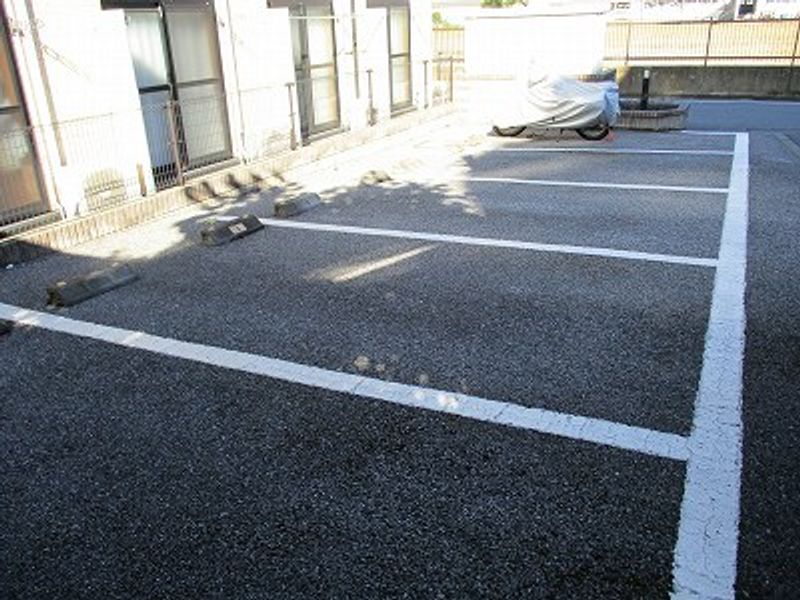 レオパレスセレージュ 駐車場