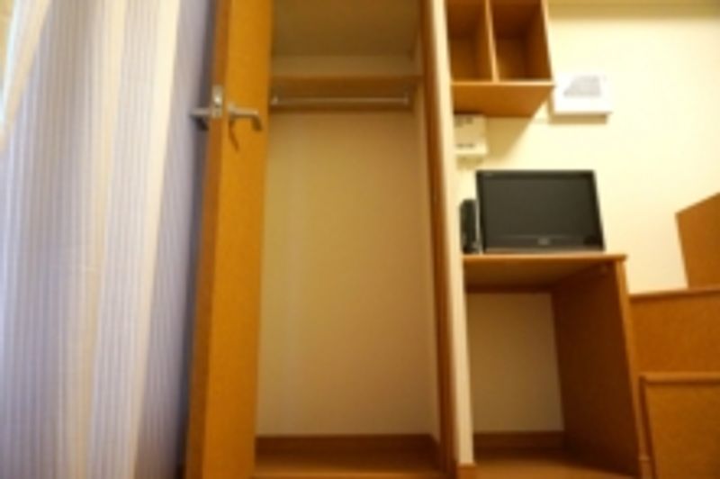 レオパレストロワイル片江 収納