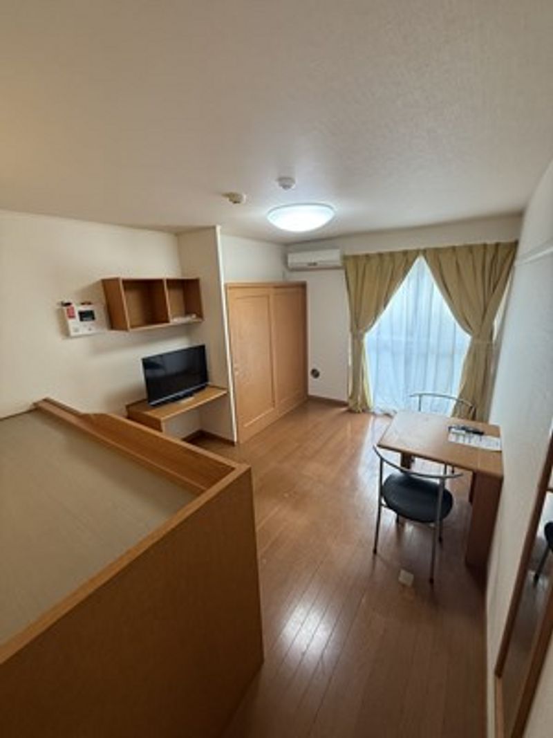 レオパレス藤 居間