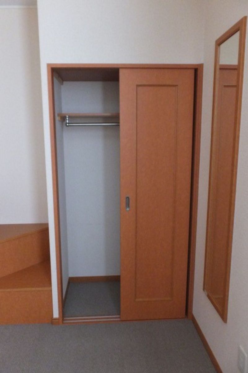 レオパレス典 収納