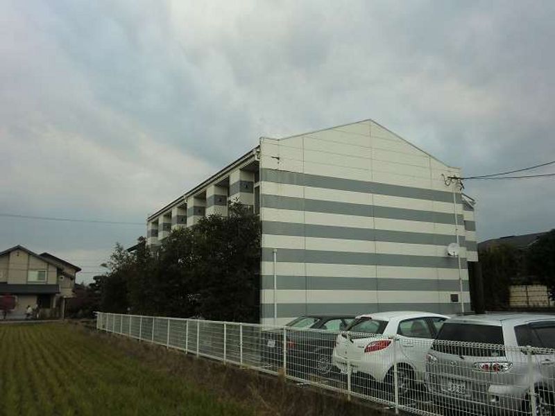レオパレスクワルト高木 外観