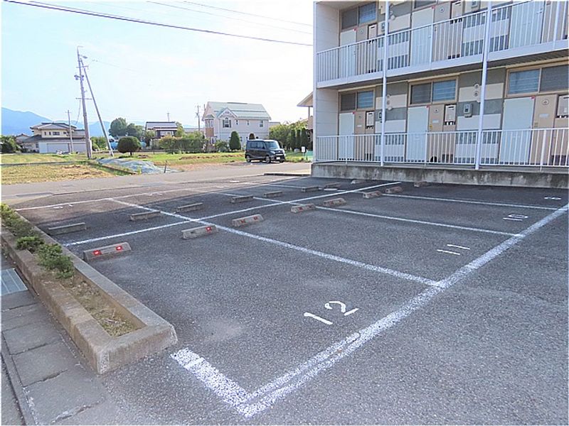 レオパレス喜多村 駐車場
