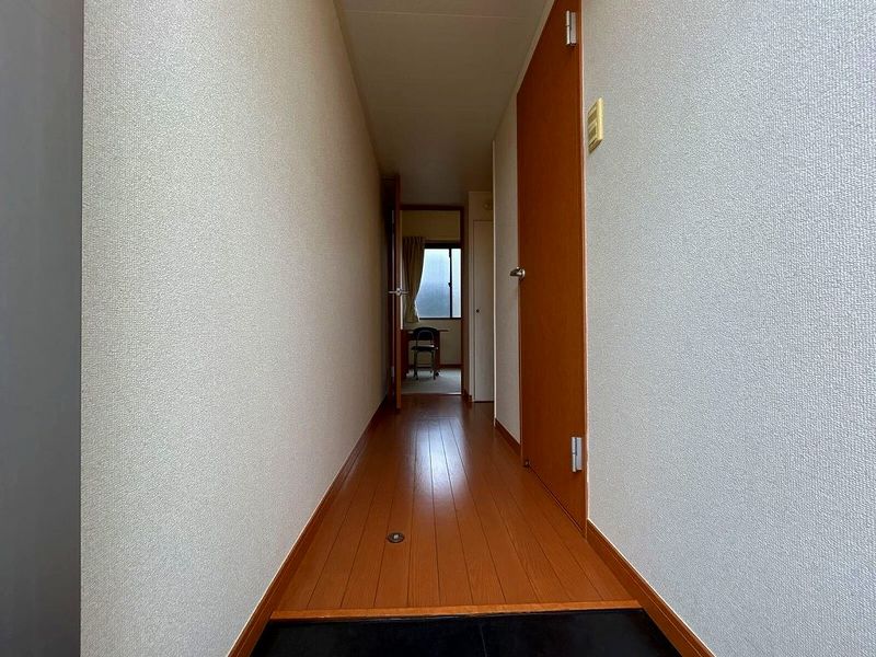 レオパレスアイリス 玄関