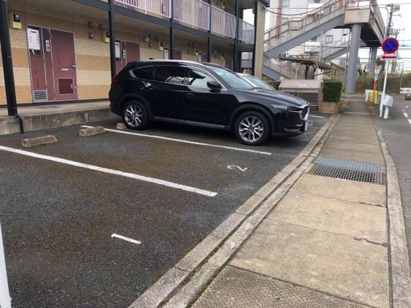 レオパレスリヴィエラ 駐車場