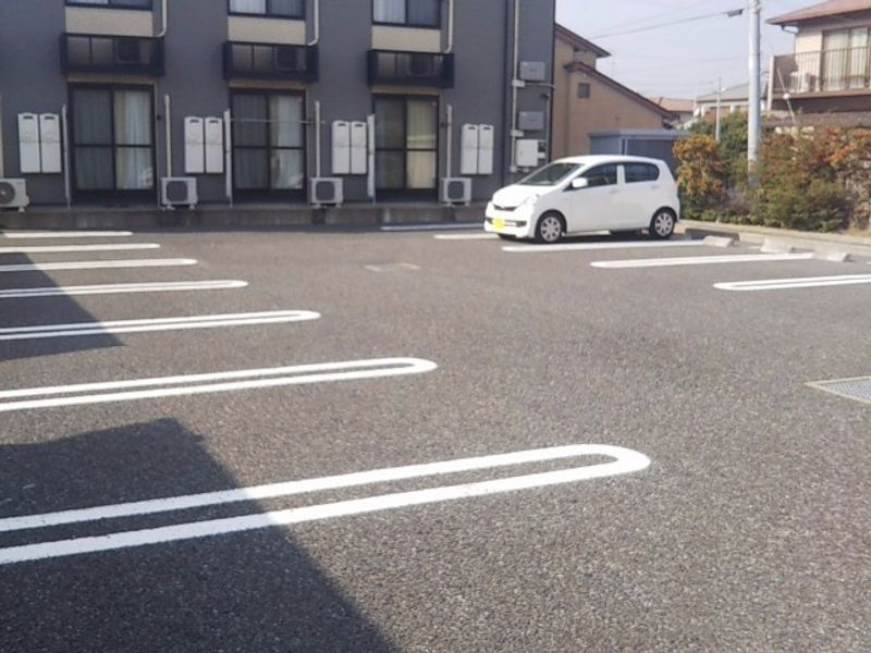 レオパレスゴールデンⅡ 駐車場