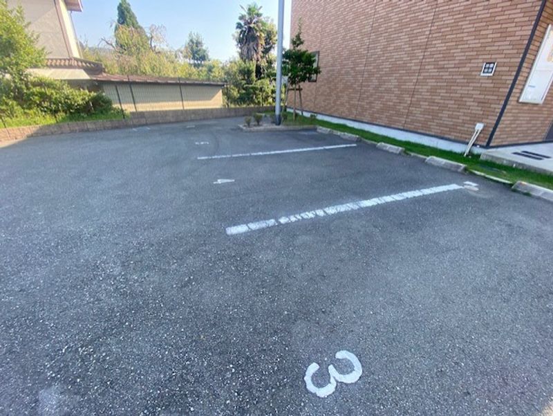 レオネクストサンモール 駐車場