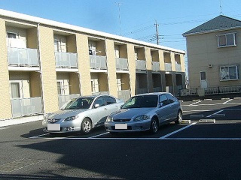 レオパレスハミングライン 駐車場