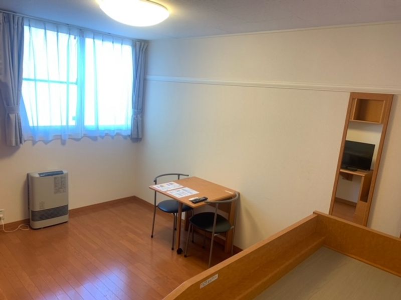 レオパレス富岡 居間
