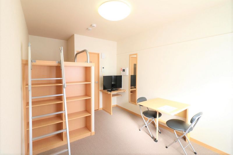 レオパレス今屋敷 居間