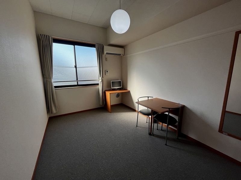 レオパレスクレスト 居間