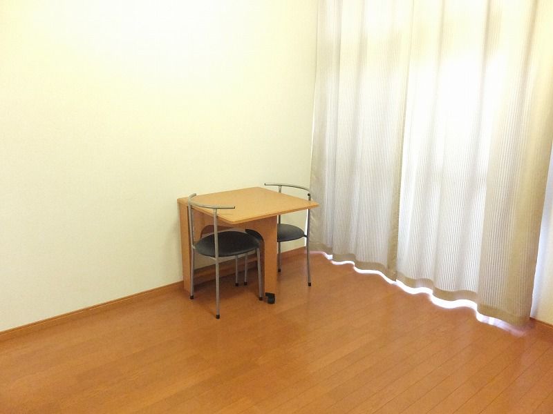 レオパレスプロミネンス 居間