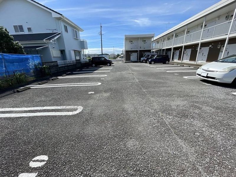 レオパレスみなみかぜ 駐車場