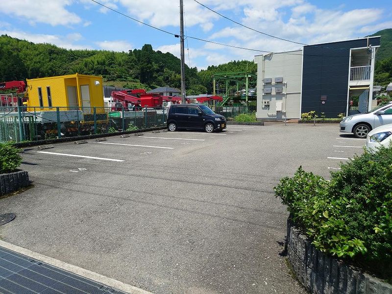 レオパレスソフィア 駐車場
