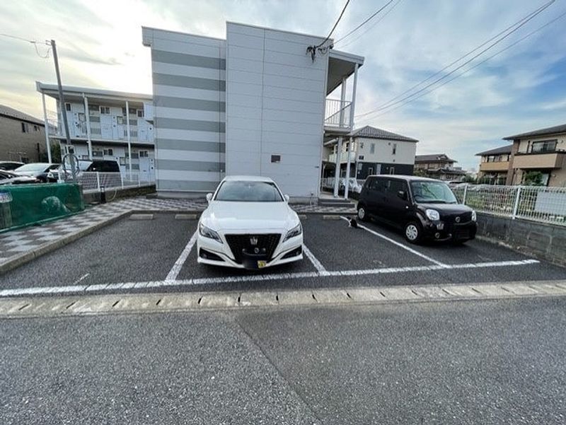 レオパレスＵＲＢＡＮ　ＴⅢ 駐車場