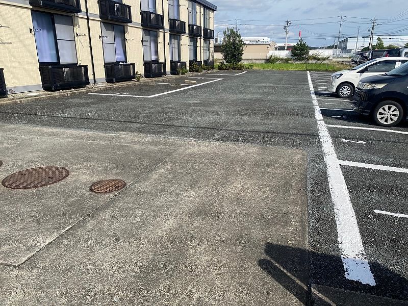 レオパレスＲＩＫＵ 駐車場