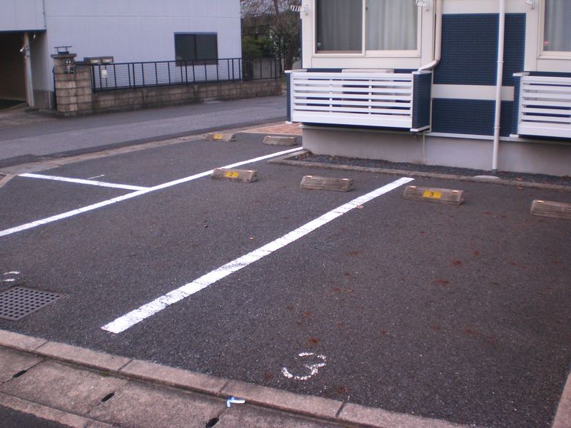 レオネクスト楓 駐車場