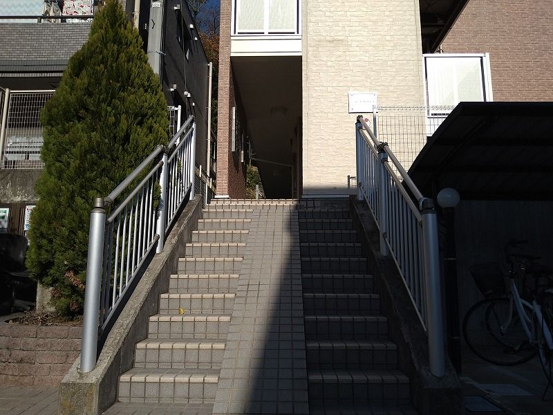 レオパレスグレース　クレストⅠ エントランス