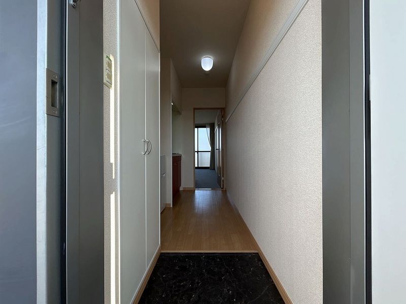 レオパレスエミールプラザ 玄関