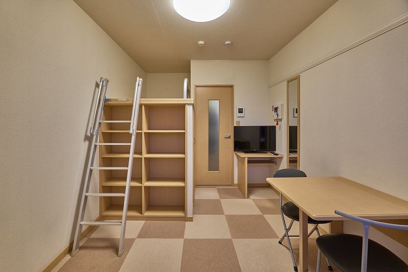 レオパレスレスト　清水 居間