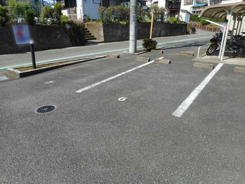 レオパレスカーナ 駐車場