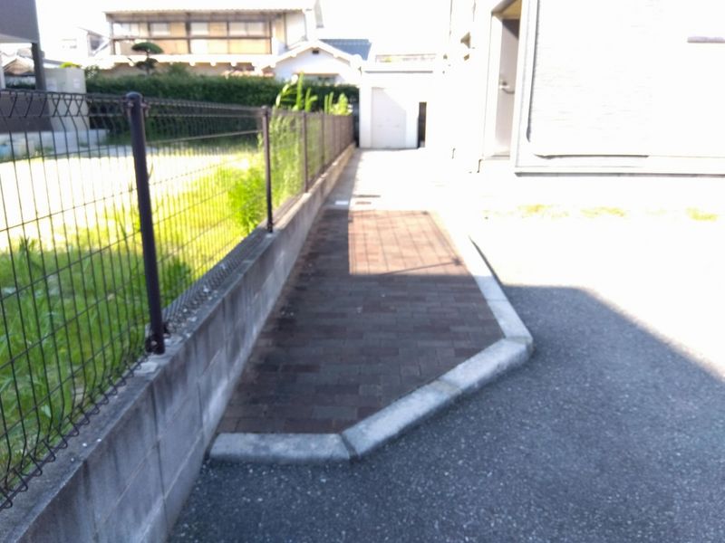 レオパレスカルム大久保 エントランス