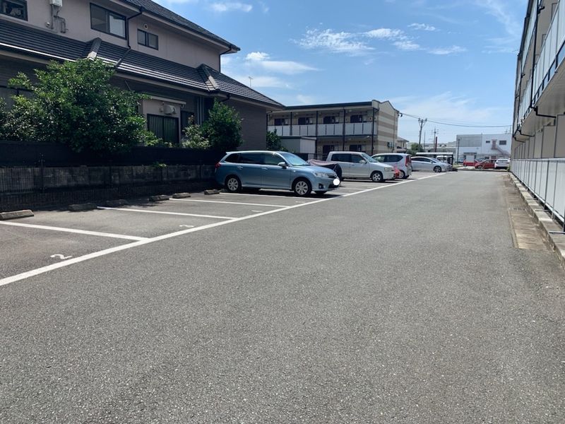 レオパレススターヒルズ 駐車場