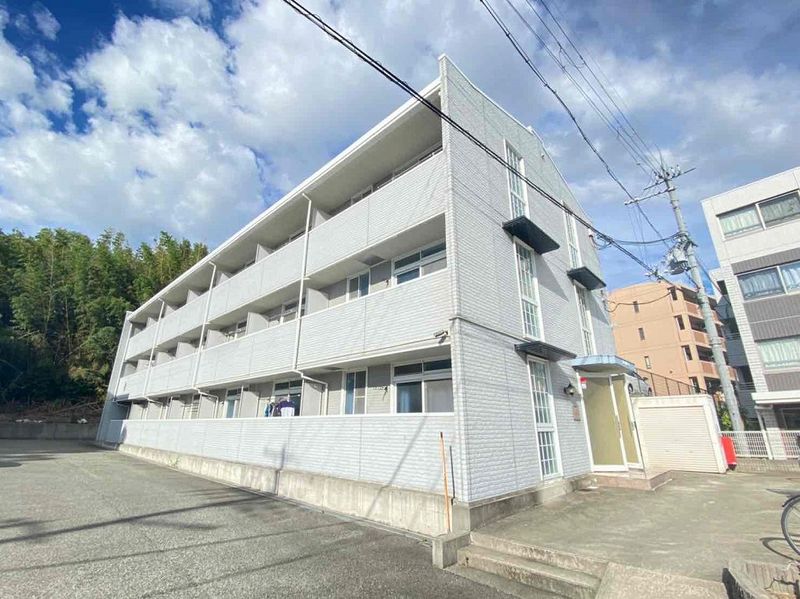 レオパレス雅 エントランス