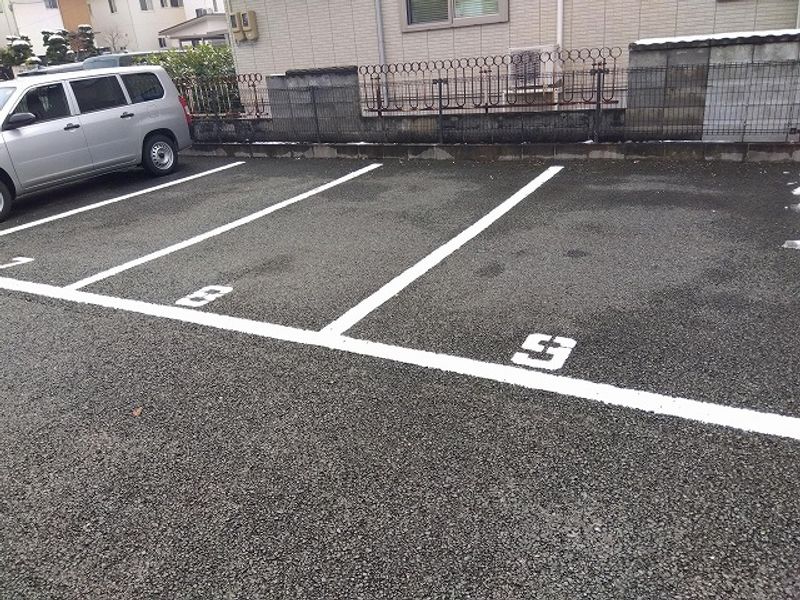 レオパレスＨＧ　Ｅ３ラムパート 駐車場