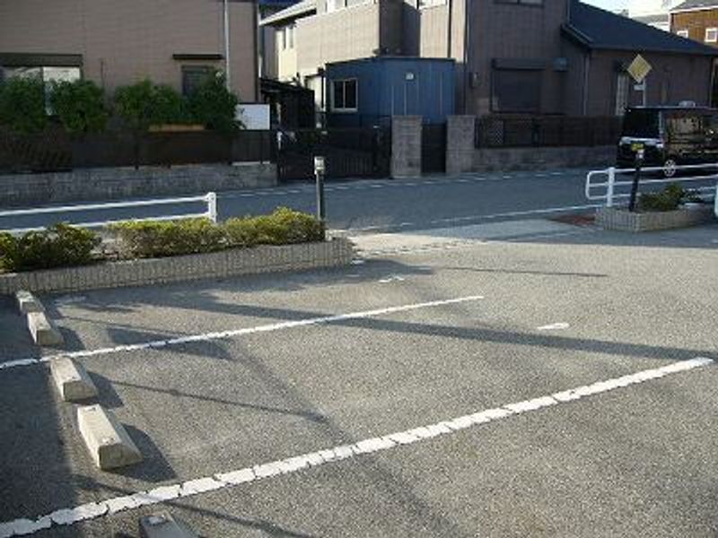 レオパレスリスペクト 駐車場