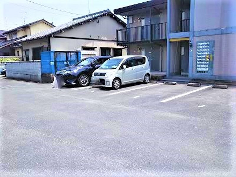 レオパレスそらまめ 駐車場