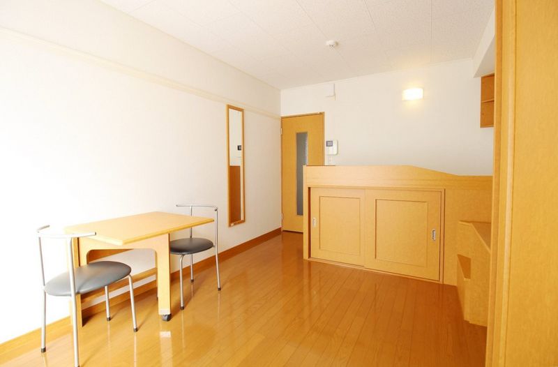 レオパレス比叡 居間