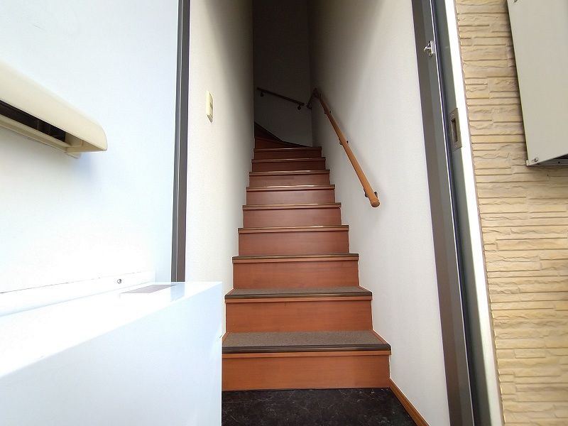 レオパレスサニーコート 玄関