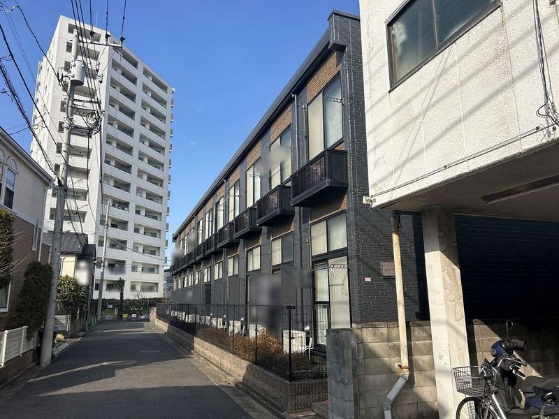 レオパレスラーク 外観