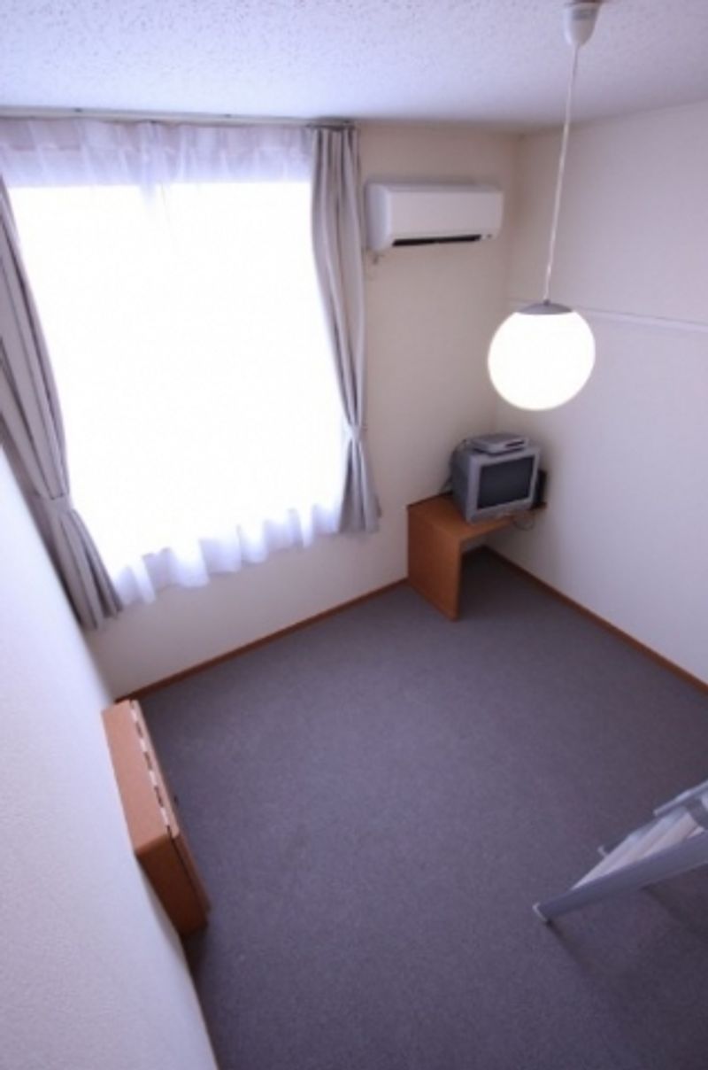 レオパレスミレ鶴ヶ丘第１ 居間