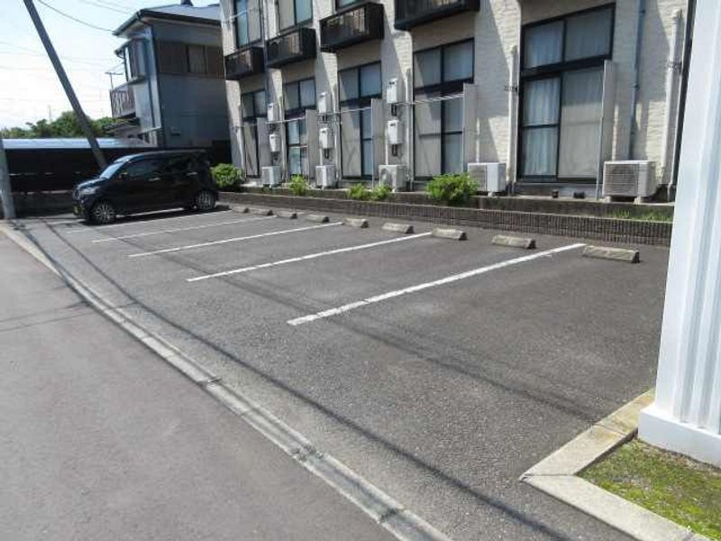 レオパレスすばるⅠ 駐車場