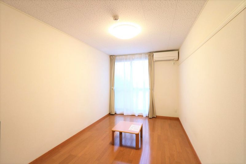 レオパレスダボス 居間